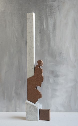 Ludwig Stocker | Es muss ein Hinaus geben, 1982|Sandstein, Marmor 88 cm hoch | Ref. 539 