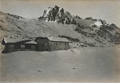 Alphütte im Engadin, o.J.|Vintage Silbergelatineabzug auf Baryt|16,3 x 22,7 cm|Ref. U. 196