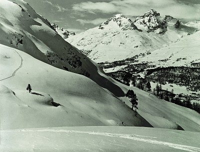 Blick vom Piz Rosatsch aus, auf St. Moritz und sein Skigebiet, o.J.|Vintage Silbergelatineabzug auf Baryt|17,4 x 22,4 cm|Ref. U. 216
