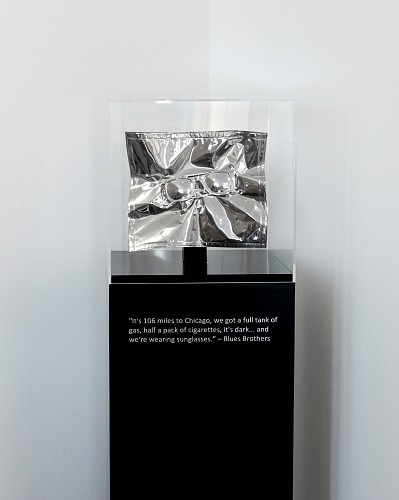 RayBan (S), 2013 Ray-Ban Brille Wayfarer, Chromfolie, Holzsockel, Acrylglas 145 x 35 x 35 cm, Ref. 5 