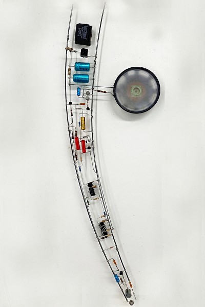 Tonfolgen, 2002 | 1 Photozelle, 1 Lautsprecher in Holzkasten weiss | 46 x 27 cm | Ref. 400